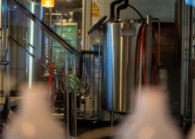 Detalle de la fábrica de cerveza artesana en La Vélo Brewery Palma